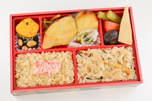 西京焼と冬の炊込みご飯弁当