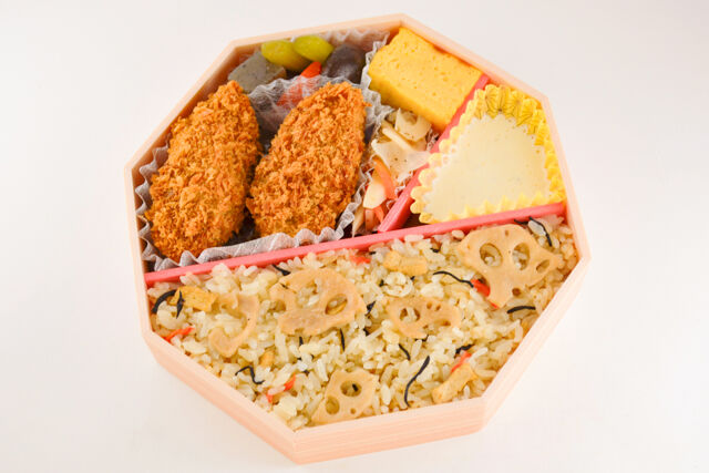 広島県産かきフライとれんこん炊込みご飯