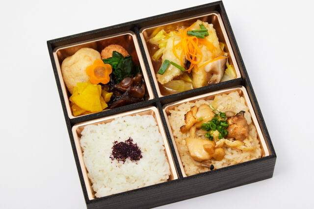 旬魚の餡かけと3種の選べるご飯の松花堂風弁当