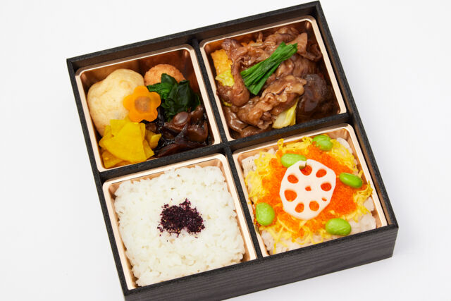 すき焼きと3種の選べるご飯の松花堂風弁当