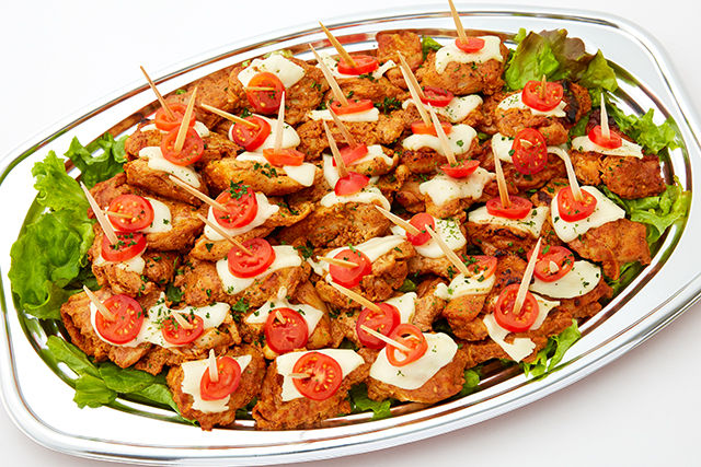 タンドリーチキンとモッツァレラのピンチョス