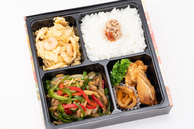 青椒肉絲＆餡かけ海老玉特製弁当