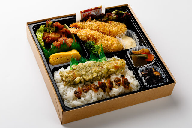 エビフライ＆鶏の唐揚げの人気コンビ幕の内弁当