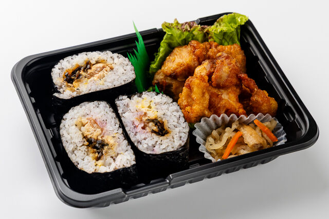手軽に満足！おにぎらず弁当（鶏の唐揚げ）