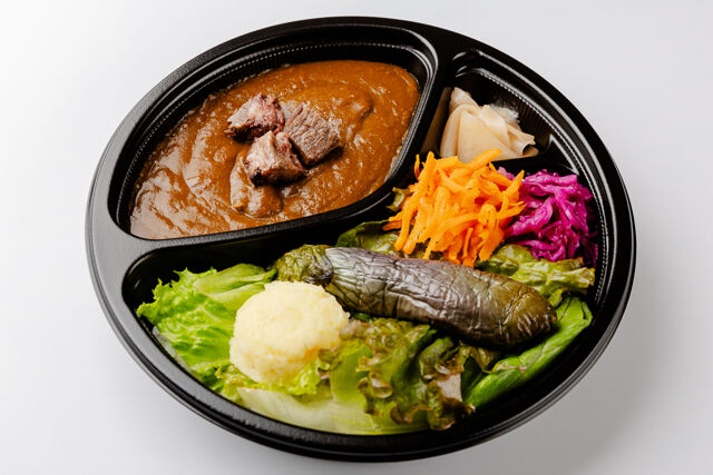 国産牛すじスパイシーカレーと5種副菜弁当