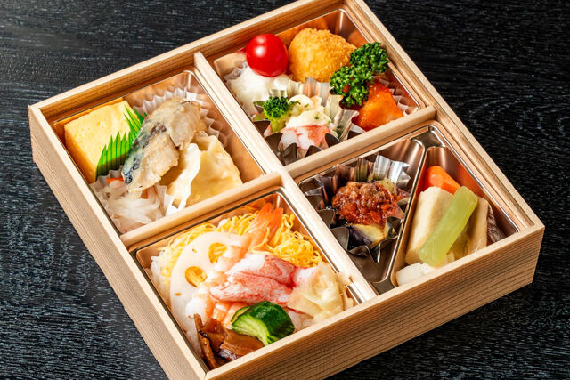 松花堂弁当5段 松花堂弁当5段 5寸松花堂お弁当箱 ／雲紋柄｜箱