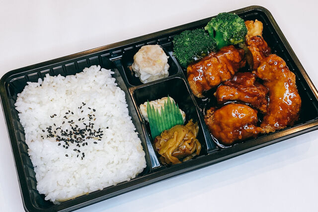 石橋飯店の鶏肉の黒酢炒め弁当