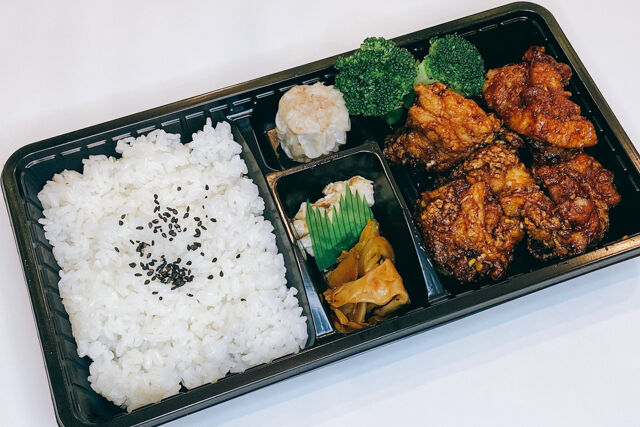石橋飯店の名物油淋鶏（ユーリンチー）弁当