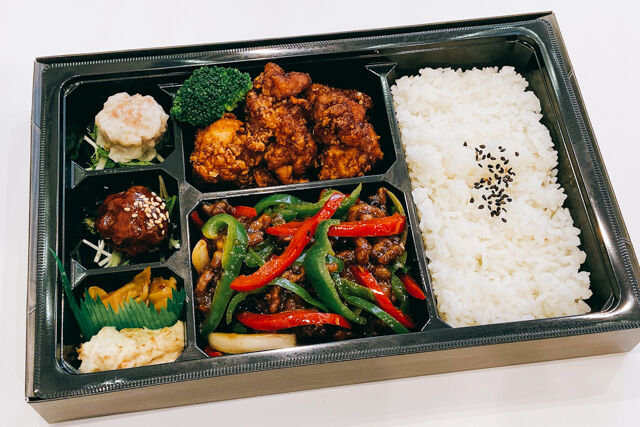 【Wメイン】青椒牛肉絲×油淋鶏の豪華御膳