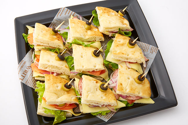 Italian Catering Akitoーアキトー の フォカッチャサンド のケータリング オードブル ごちクル