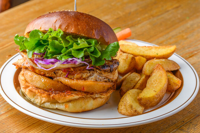 サクサクスイチリチキンバーガープレート