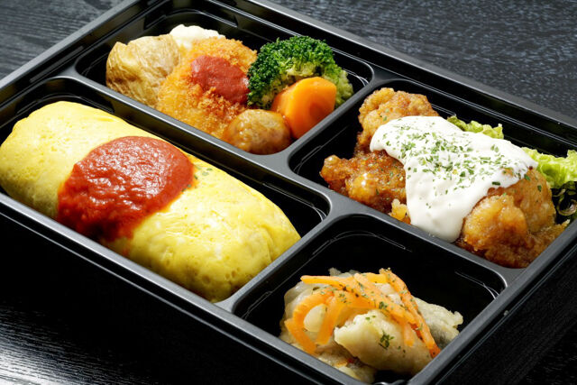 チキン南蛮と特製オムライス弁当