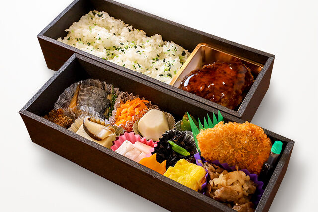 特製ハンバーグと和牛すき焼きと旬のフライ入り二段弁当