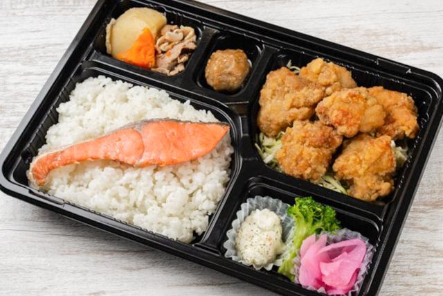 【コスパ】唐揚げ＆鮭弁当