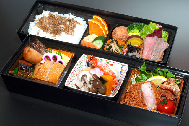 二段おもてなし弁当（華）