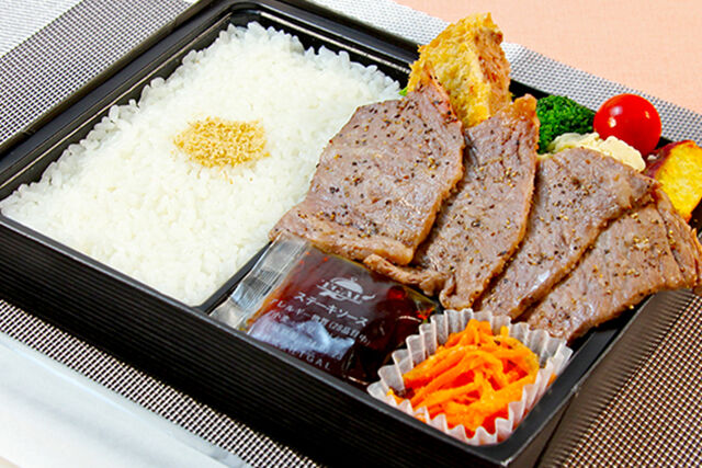 黒毛和牛特上焼肉（ハーフ）＆牛たんメンチカツ（極旨ステーキソース）