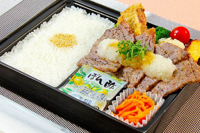 黒毛和牛特上焼肉（ハーフ）＆牛たんメンチカツ（さっぱりおろしポン酢）