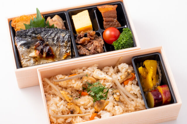 あさりご飯～焼き鯖と3種の肉お菜の2段重～