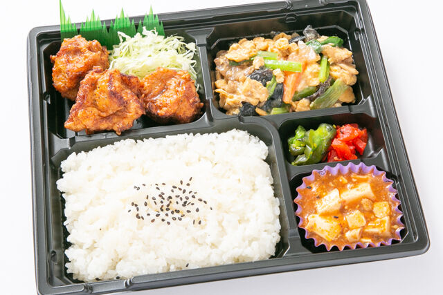 【厳選】Wメイン中華弁当（若鶏の唐揚げ＆木耳と豚肉玉子炒め）