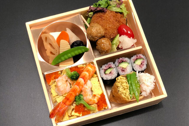 大海老ちらしとかわり稲荷御膳～おろしひれかつ～