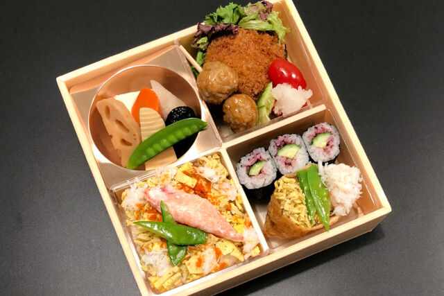 蟹ちらしとかわり稲荷御膳～おろしひれかつ～