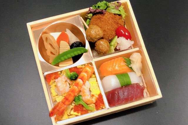 大海老ちらしと握り寿司御膳～おろしひれかつ～