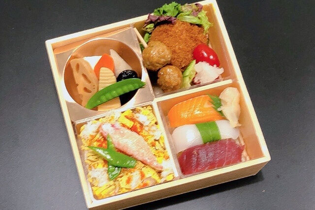 蟹ちらしと握り寿司御膳～おろしひれかつ～