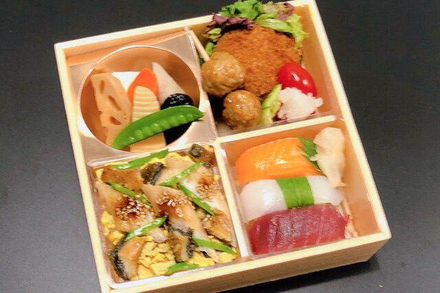 煮穴子ちらしと握り寿司御膳～おろしひれかつ～