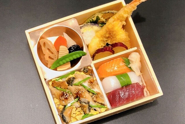 煮穴子ちらしと握り寿司御膳～旬の天麩羅～