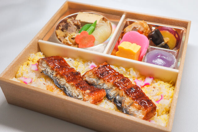 牛すき焼きのうな重弁当