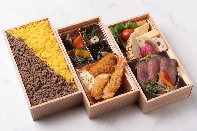 牛そぼろの彩り3段重