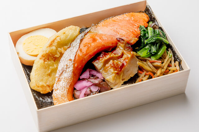 割烹の海苔弁（銀鮭・鶏の西京焼き）