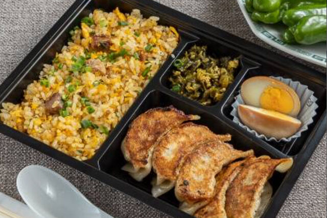 桂花オリジナル炒飯と餃子弁当
