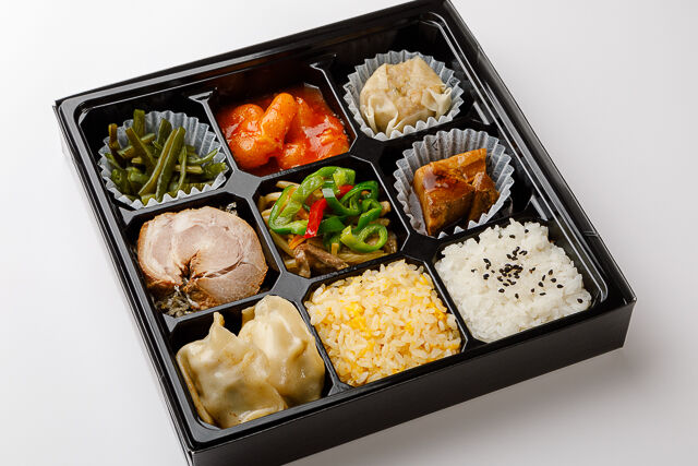 【桂花オリジナル太肉（ターロー）とチャーシュー付き】青椒肉絲＆エビチリ弁当