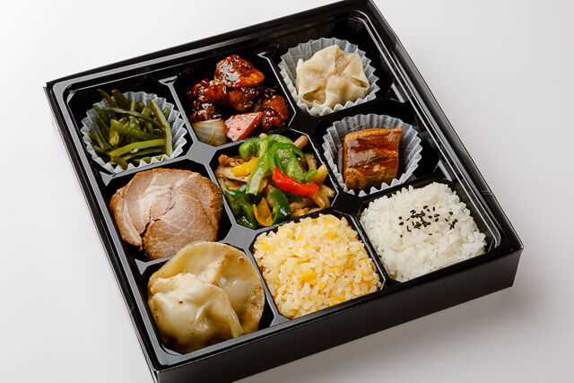 【桂花オリジナル太肉（ターロー）とチャーシュー付き】青椒肉絲＆黒酢鶏肉弁当