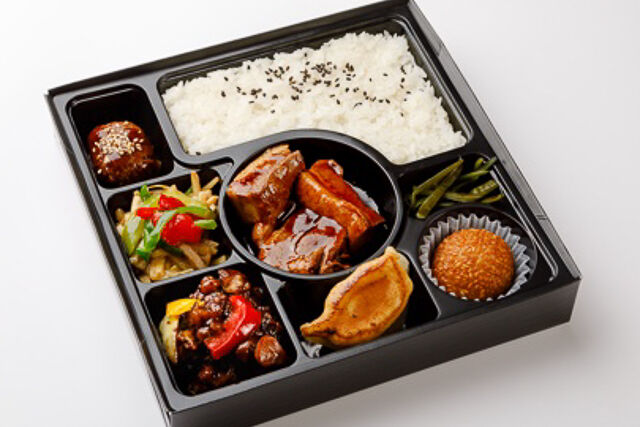 【桂花オリジナル太肉（ターロー）とチャーシュー付き】青椒肉絲＆黒酢酢豚弁当
