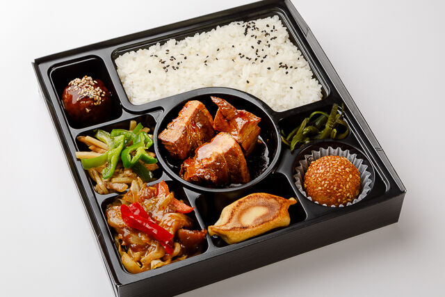 【桂花オリジナル太肉（ターロー）付き】青椒肉絲＆回鍋肉弁当