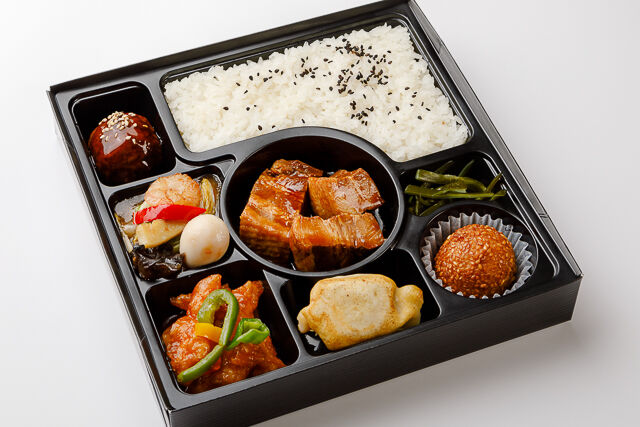 【桂花オリジナル太肉（ターロー）付き】八宝菜＆白身魚の甘酢がけ弁当