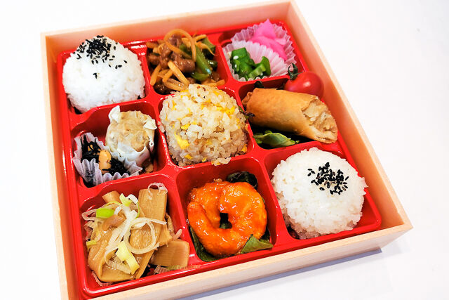 豚肉の青椒肉絲×エビチリソース9升弁当