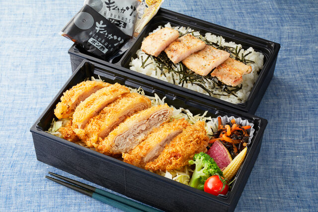 キムカツと塩豚バラ焼き弁当