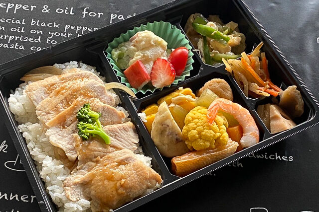 味わい豚焼肉重の和洋惣菜膳