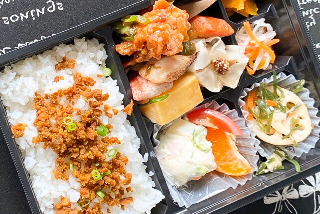 肉そぼろご飯の和洋中惣菜膳