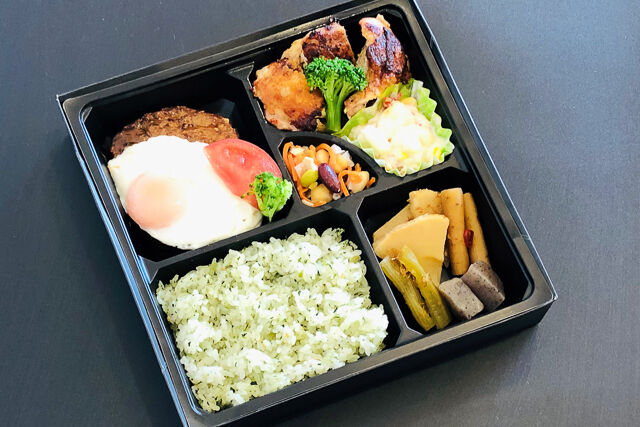 チキンソテーとエッグハンバーグのお弁当