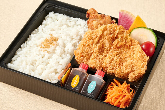 神楽のお得なロースカツと鶏の唐揚げ弁当