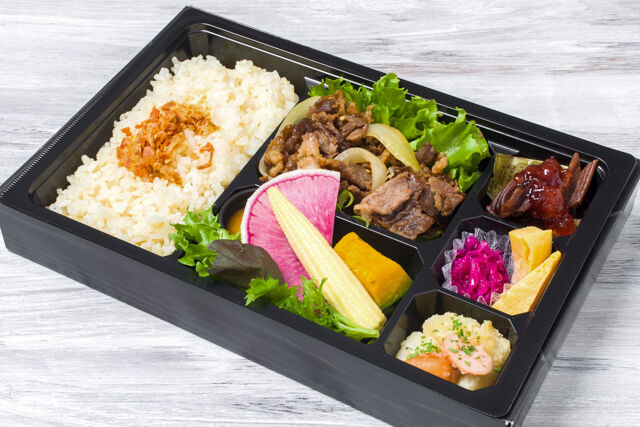 【熨斗対応可】国産A5和牛のやわらかい焼肉と極上酵素ドレッシング添え朝採れ野菜サラダ弁当