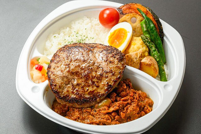 ハンバーグ＆旬野菜の特製無水カレー
