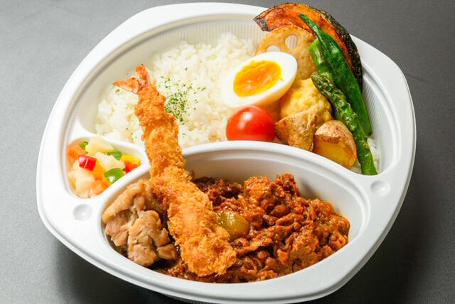 エビフライ＆旬野菜の特製無水カレー