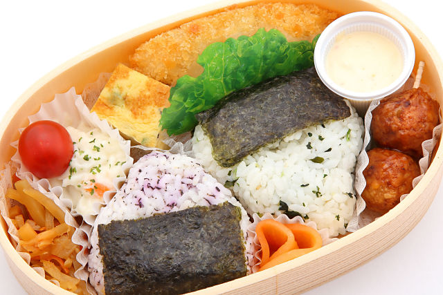 おにぎりと魚フライBOX