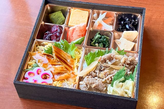 牛のしぐれ煮と穴子ちらし弁当