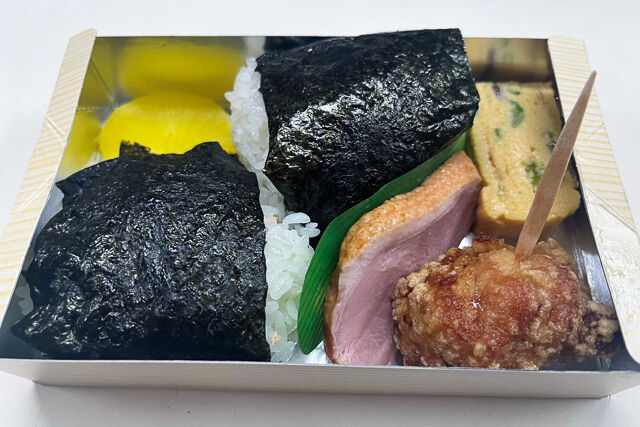 おにぎりセットF おにぎり2個、おかず3品